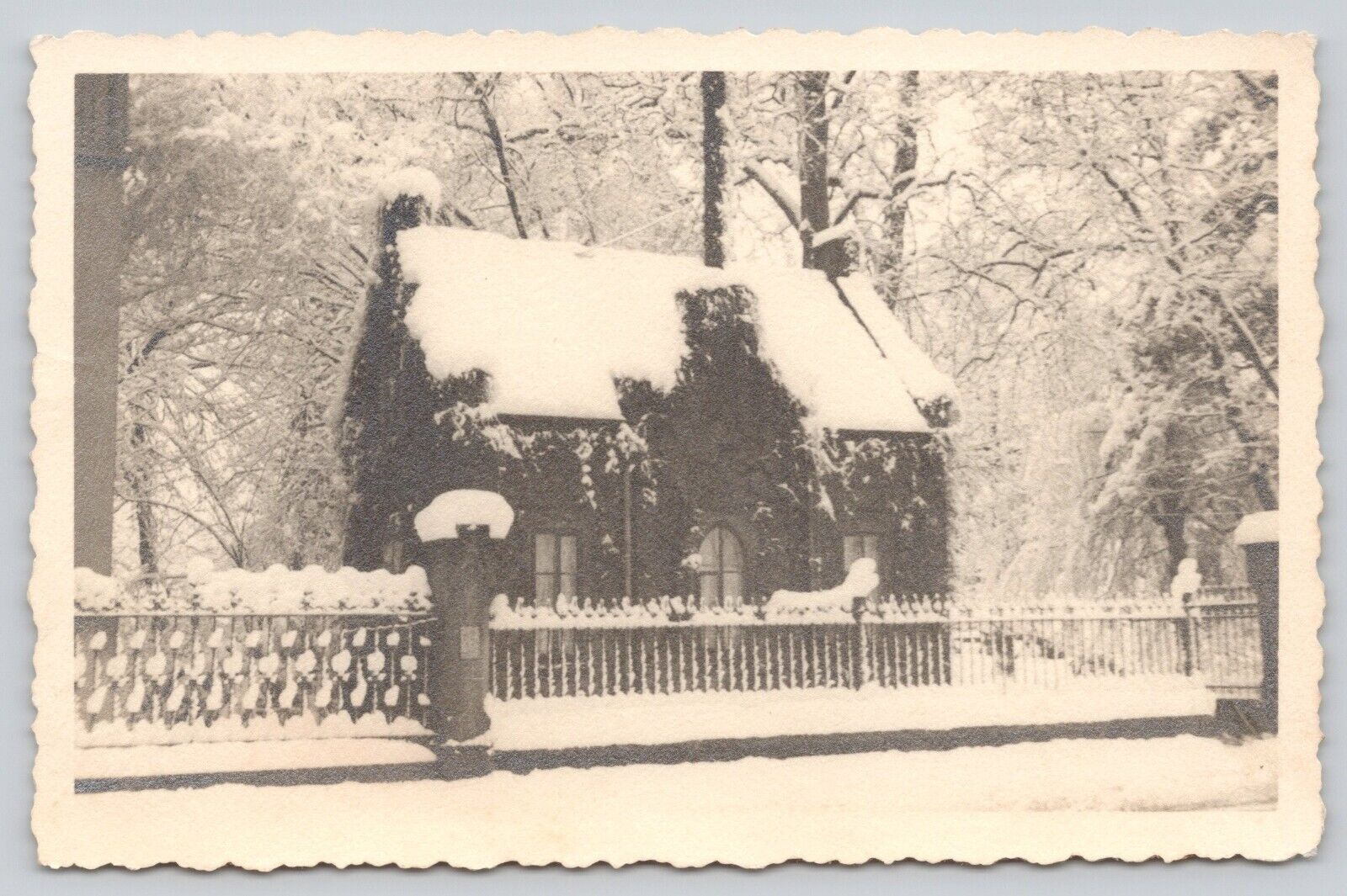 RPPC Snowy House Winter Scene (1046)