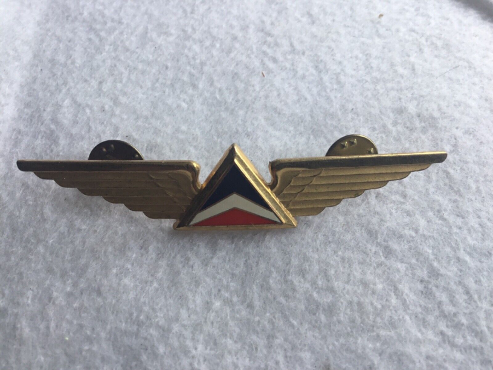 Vintage Delta Airlines Pilot Wings Gold Tone Badge Clutch Back Pin