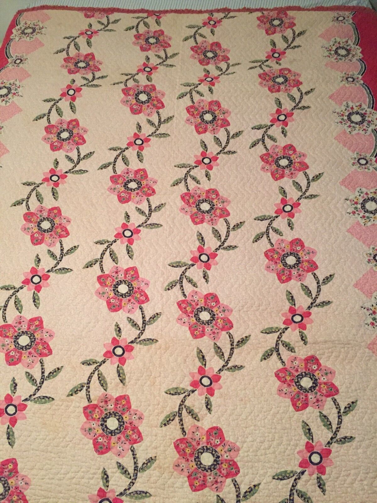 Hand Stitched Zig Zag Stitch Floral Twin/Full Quilt Bedspread Coverlet Homemade