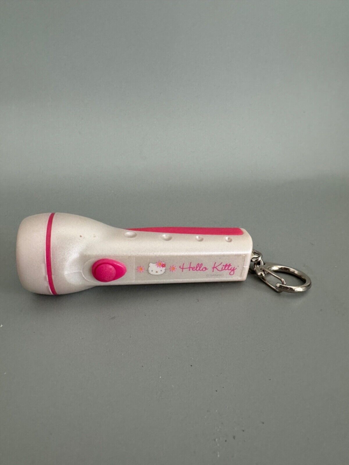 2002 Sanrio HELLO KITTY Mini Flashlight Keychain-Tested Works