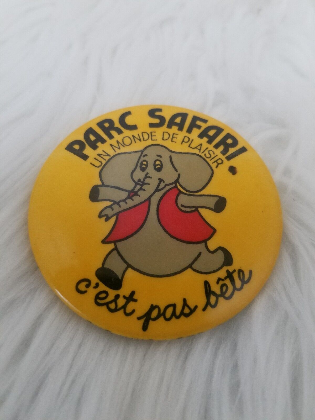 Vintage 1980’s Parc Safari “Un Monde de Plaisir” Pin Back Button - 2.25” 