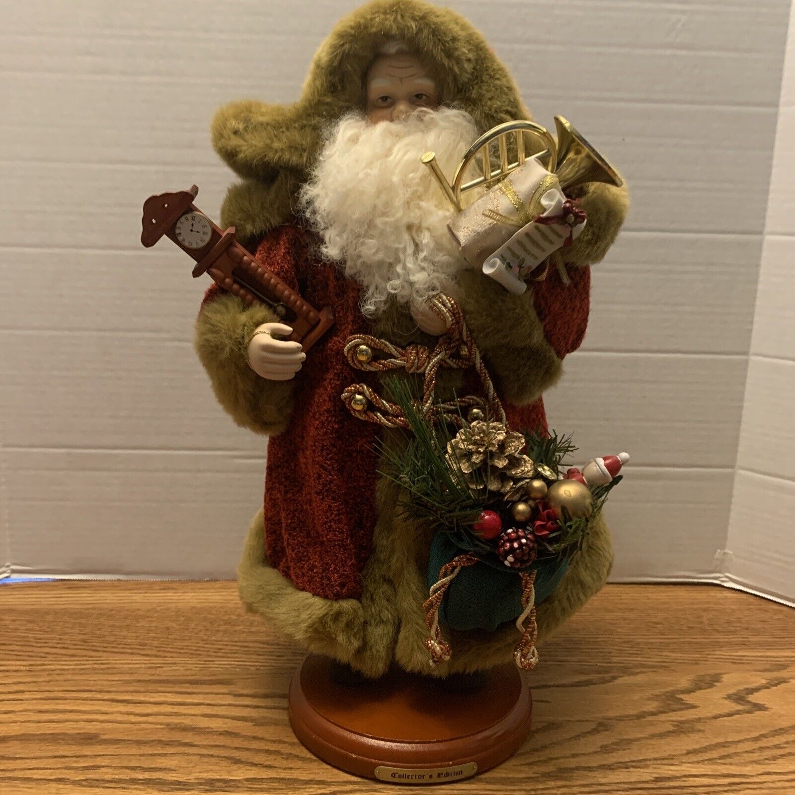 17” Old Santa Collectors Edition Porcelain Face & Hands Wooden Stand Pre-Owned 
