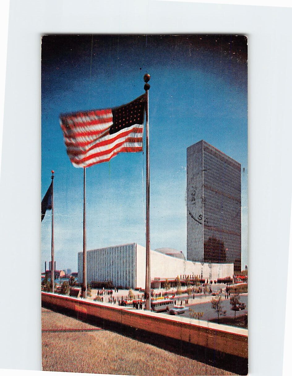 Postcard USA Flag & United Nations Secretariat Building New York City New York