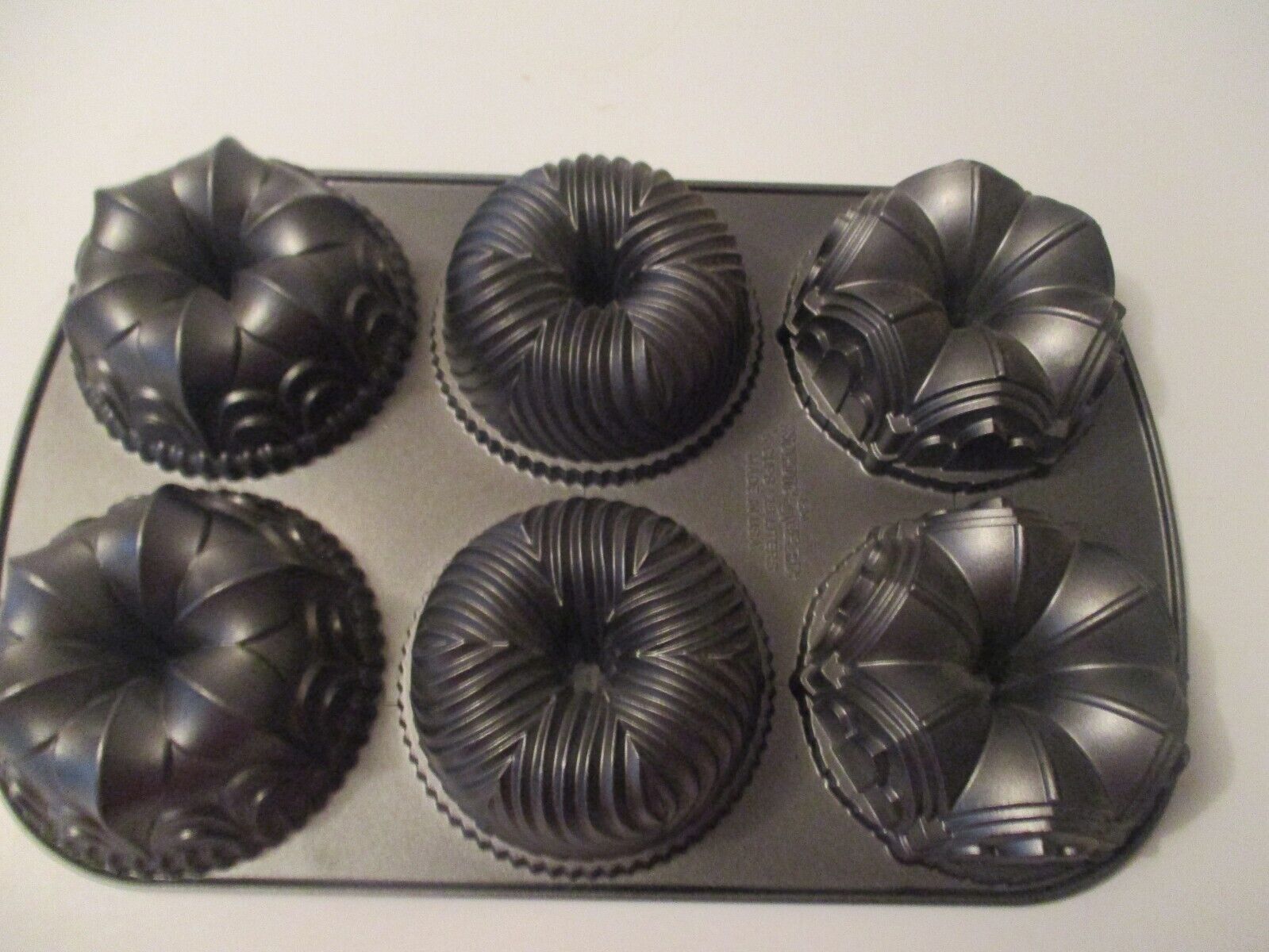 NORDIC WARE 6 Cup  1.8 Liters Mini Bundt Cake Pan Mold Heavy Cast Aluminum