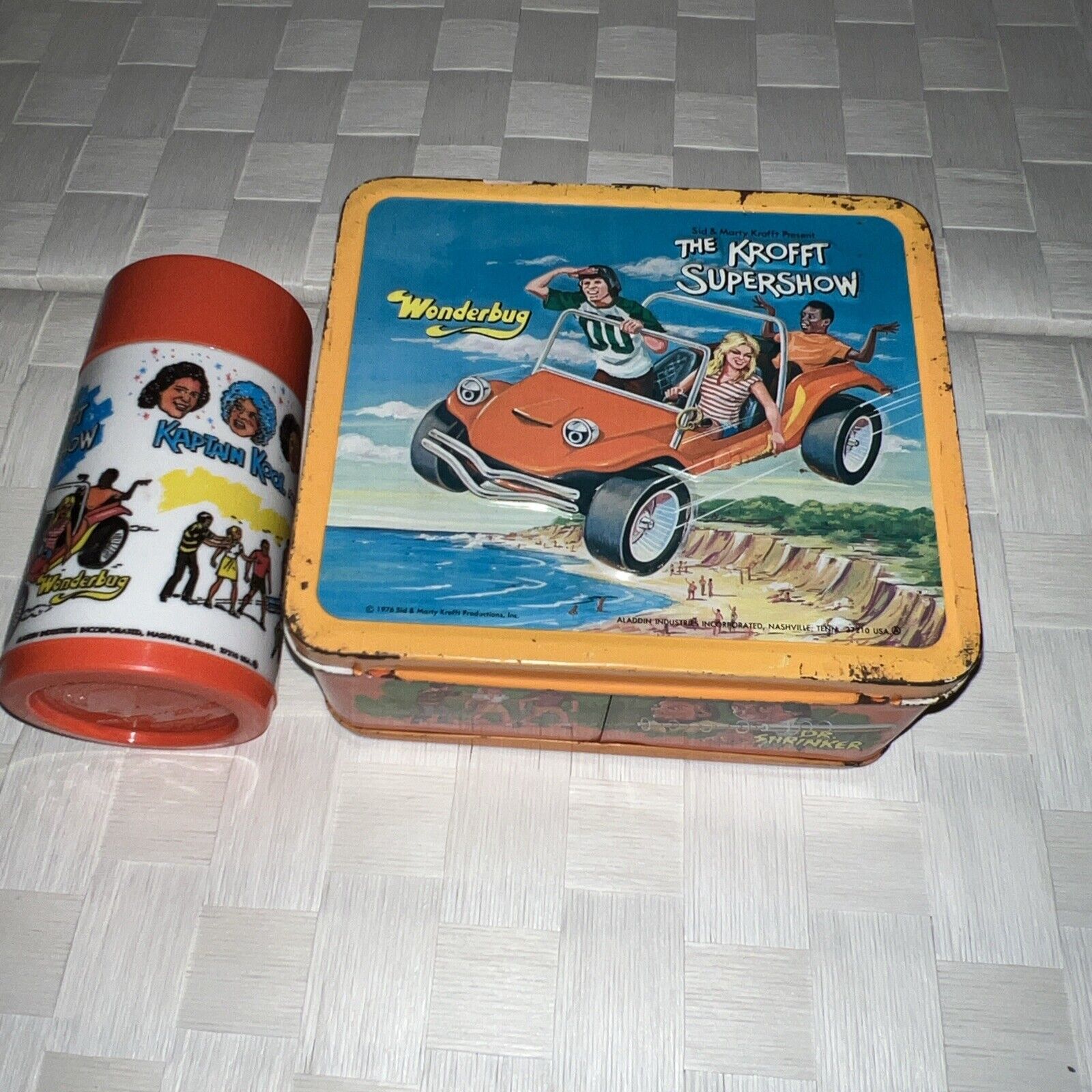 VINTAGE 1976 THE KROFFT SUPERSHOW METAL LUNCHBOX With Thermos