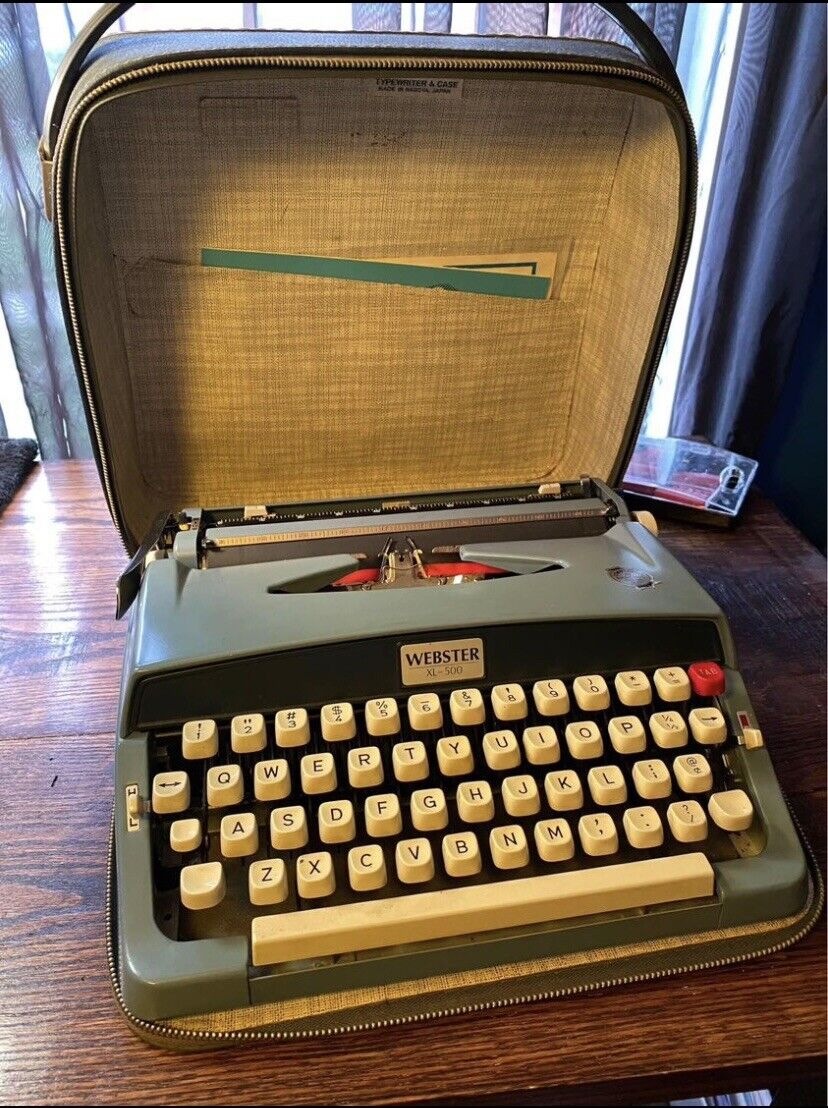 Vintage Brother Webster XL-500 Blue Portable Manual Typewriter w/Case & Manual
