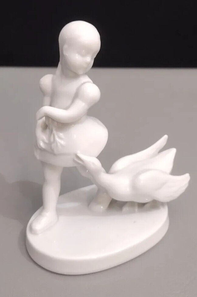 Rosenthal Kunstabteilung Selb Germany Figurine Girl w/Duck 1305 white