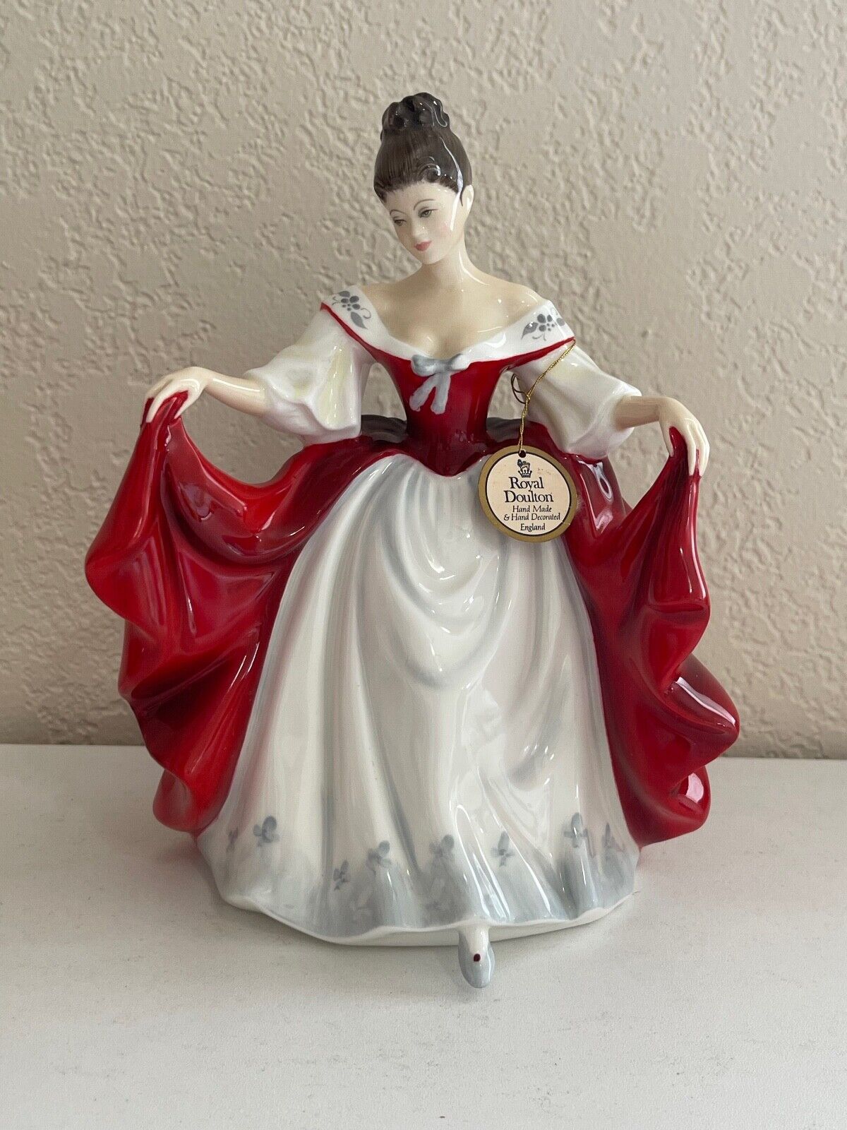 Royal Doulton Porcelain Figurine Sara HN2265 Modelled by Peggy Davies w/ Box