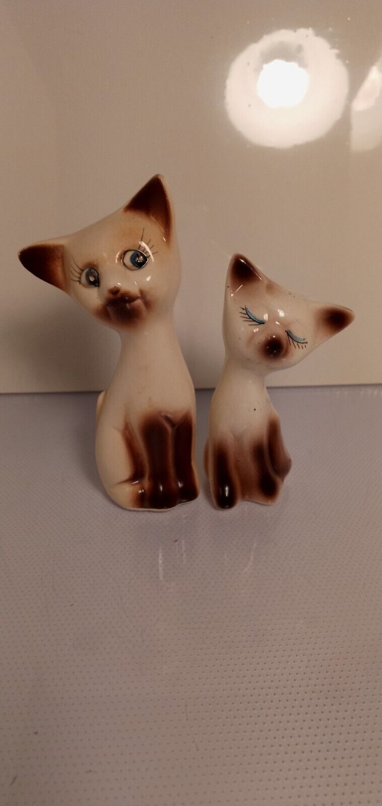 Vintage Japan Siamese Cat  Salt and Pepper Shakers Tilted Heads 50\'s/60\'s Retro