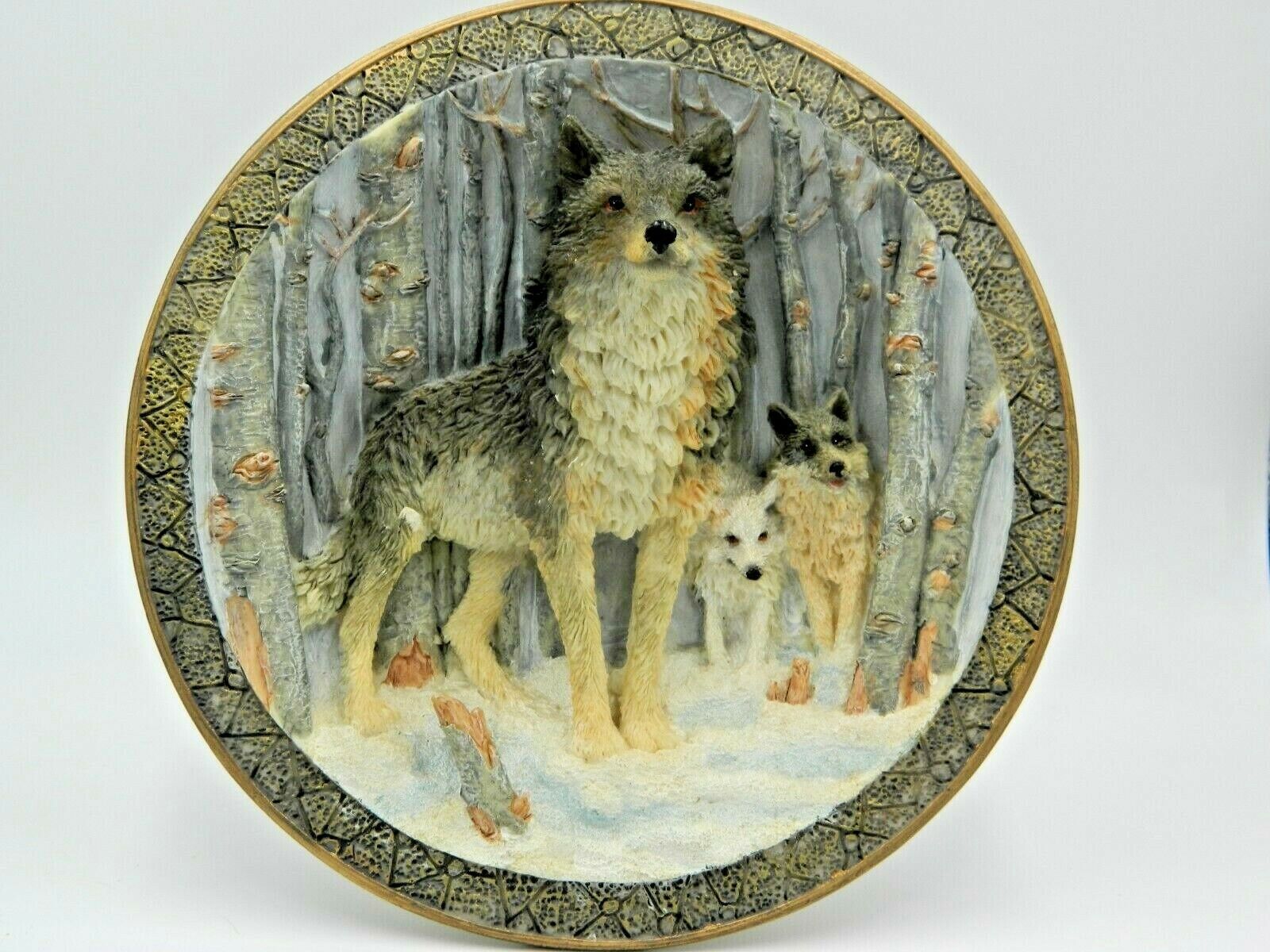 Wolf Plate 3D Raised Decorative Decor Collectors Suanti  VTG
