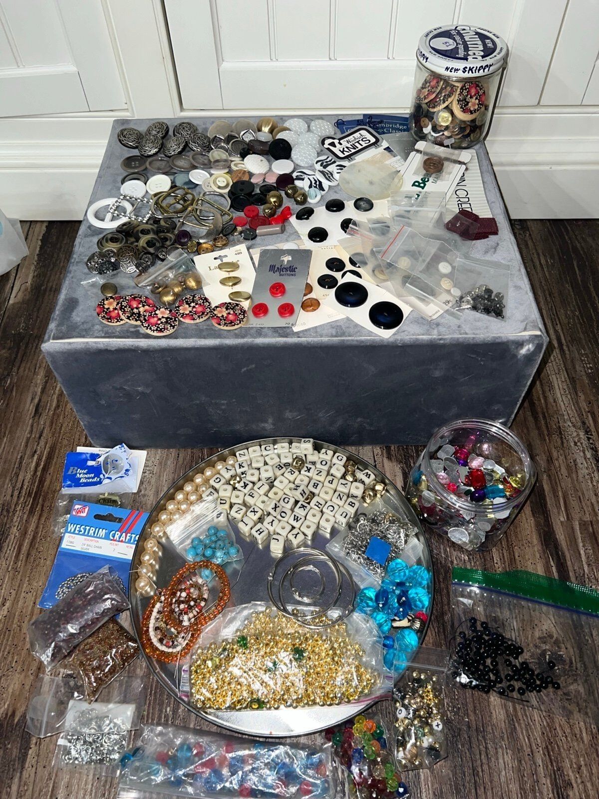 1500+ Vintage Buttons and Beads Set, DIY Craft Lot, Sewing lot, jewelry bead bun
