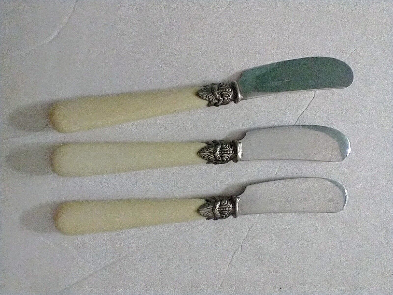 VINTAGE INOX Italy 3 Butter Spreaders 18/10 with Ivory Colored Handle