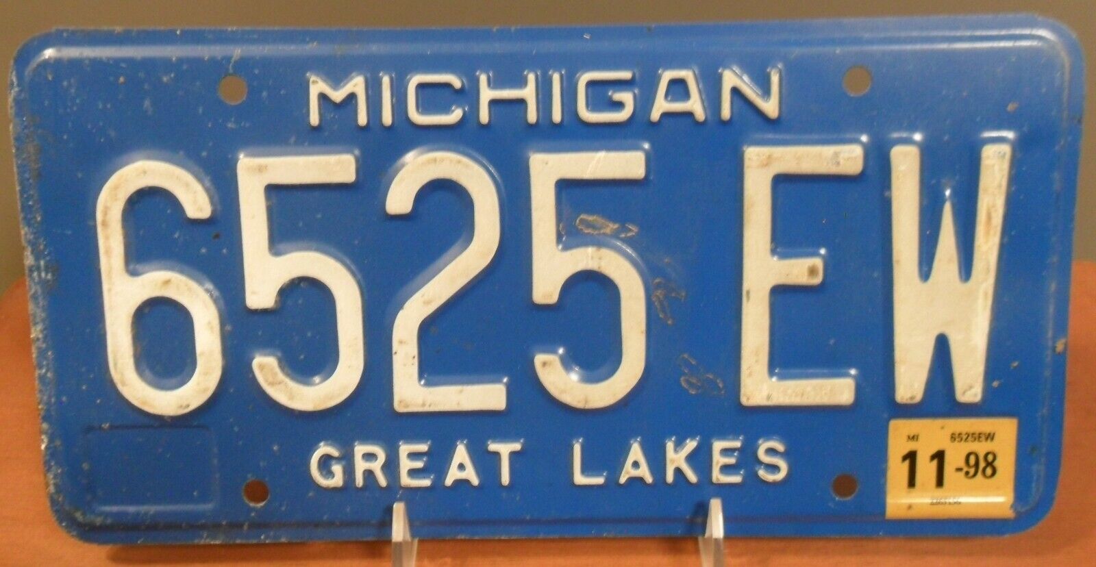 1983 - 2007 MICHIGAN, MI, GREAT LAKES License Plate 6525 EW 1998 Tag, Blue Plate
