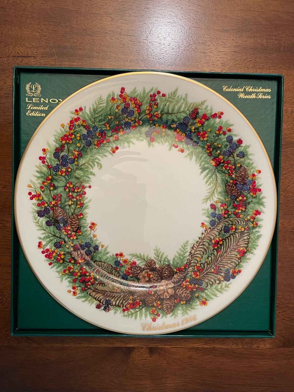 VTG 1986 LENOX Colonial Christmas Wreath Plate \