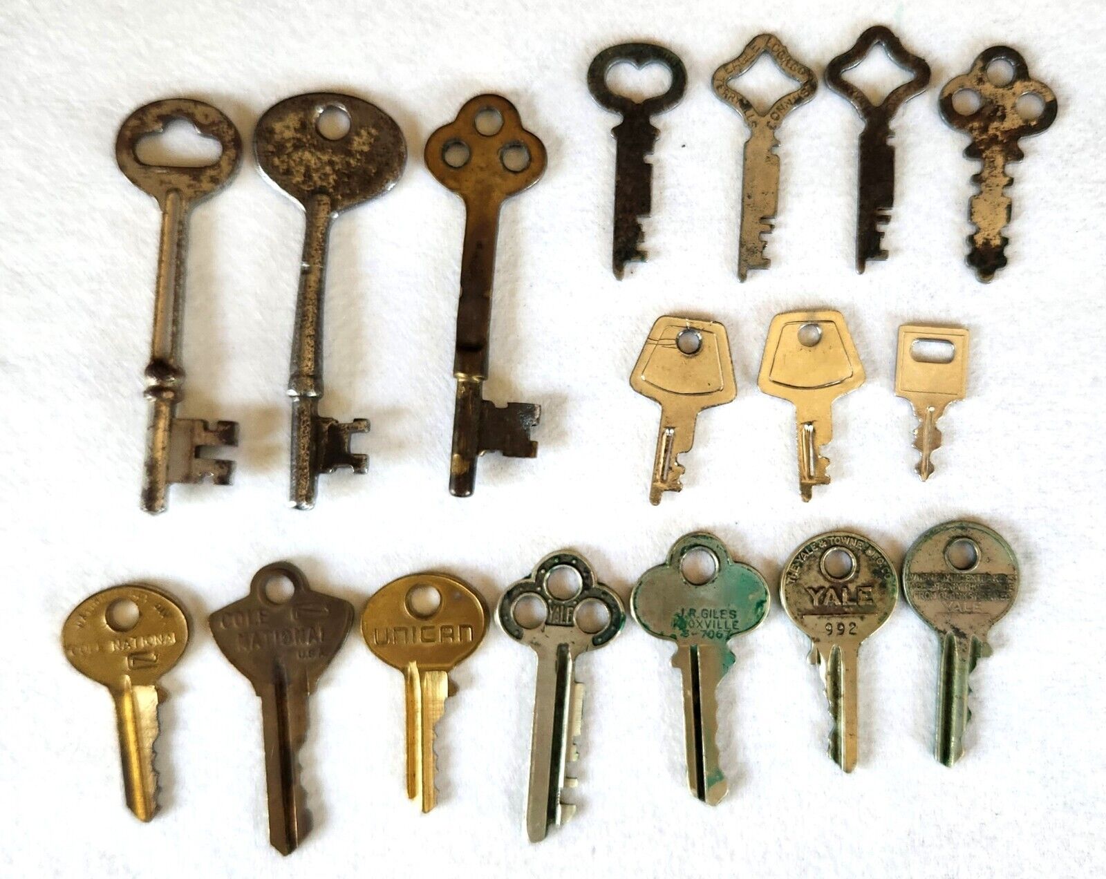 Lot of 17 Vintage Keys Skeleton, Padlock, House