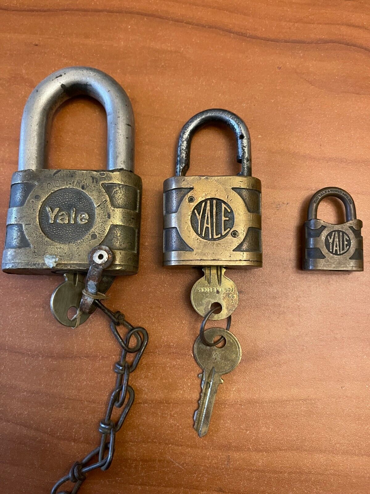 Vintage Yale Lock Lot With 2 Keys Large, Medium, And Small 2.5” , 1.7/8” And 1&1