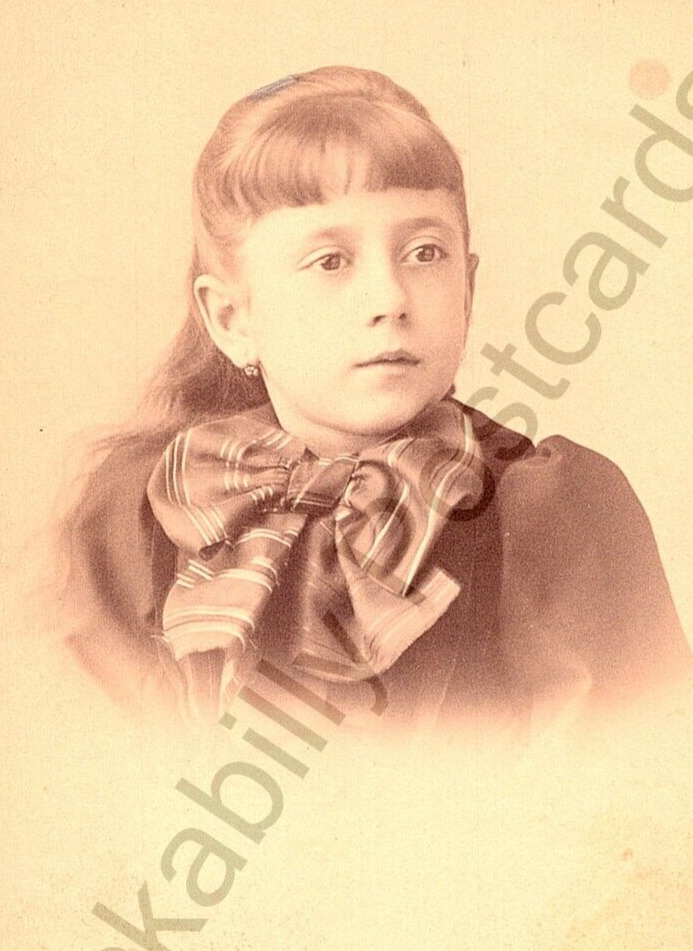 1900\'s Antique Cabinet Card Portrait Young Girl With Pretty Bow New York, NY.