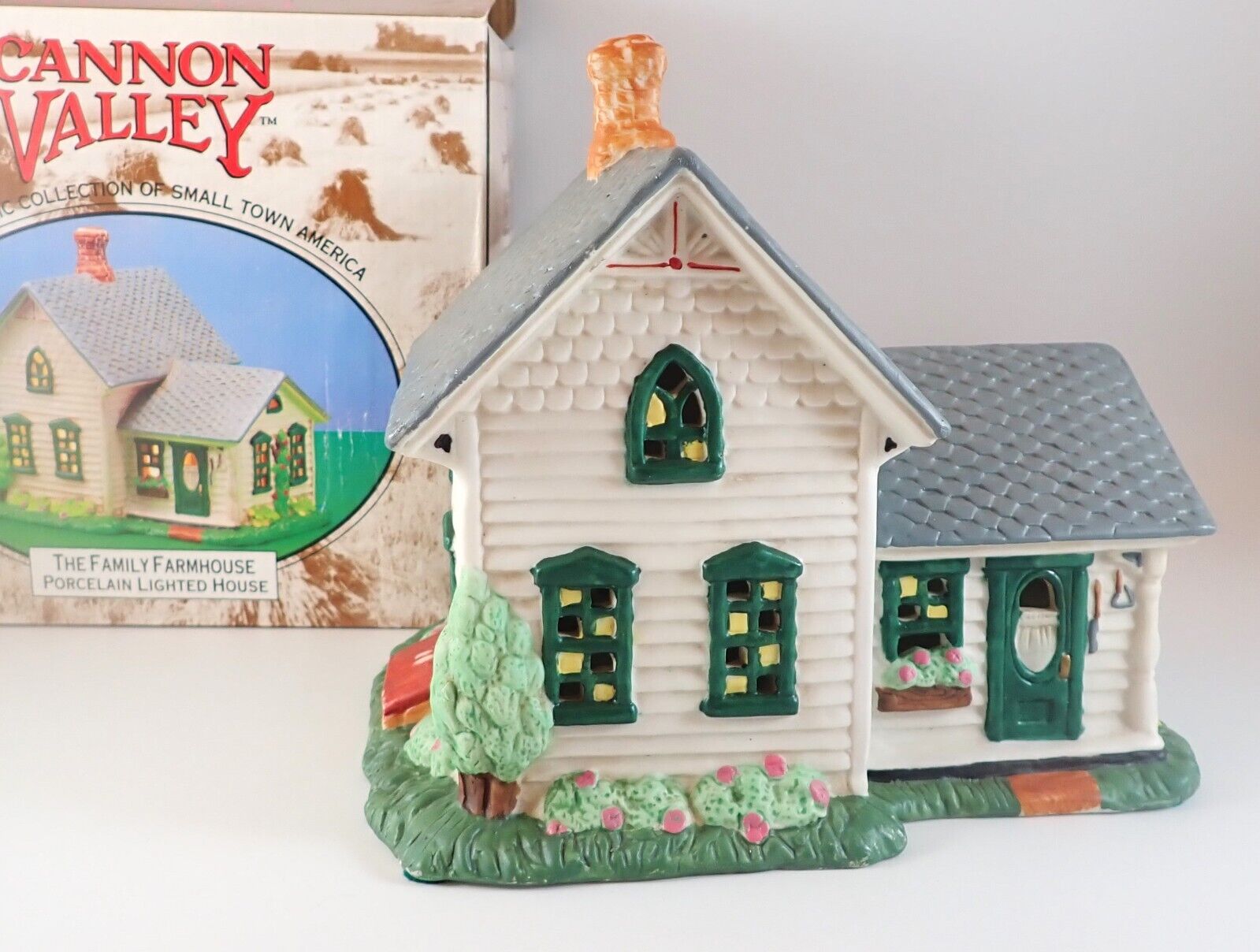 Cannon Valley The Family Farmhouse Midwest of Cannon Falls NOS Lighted House