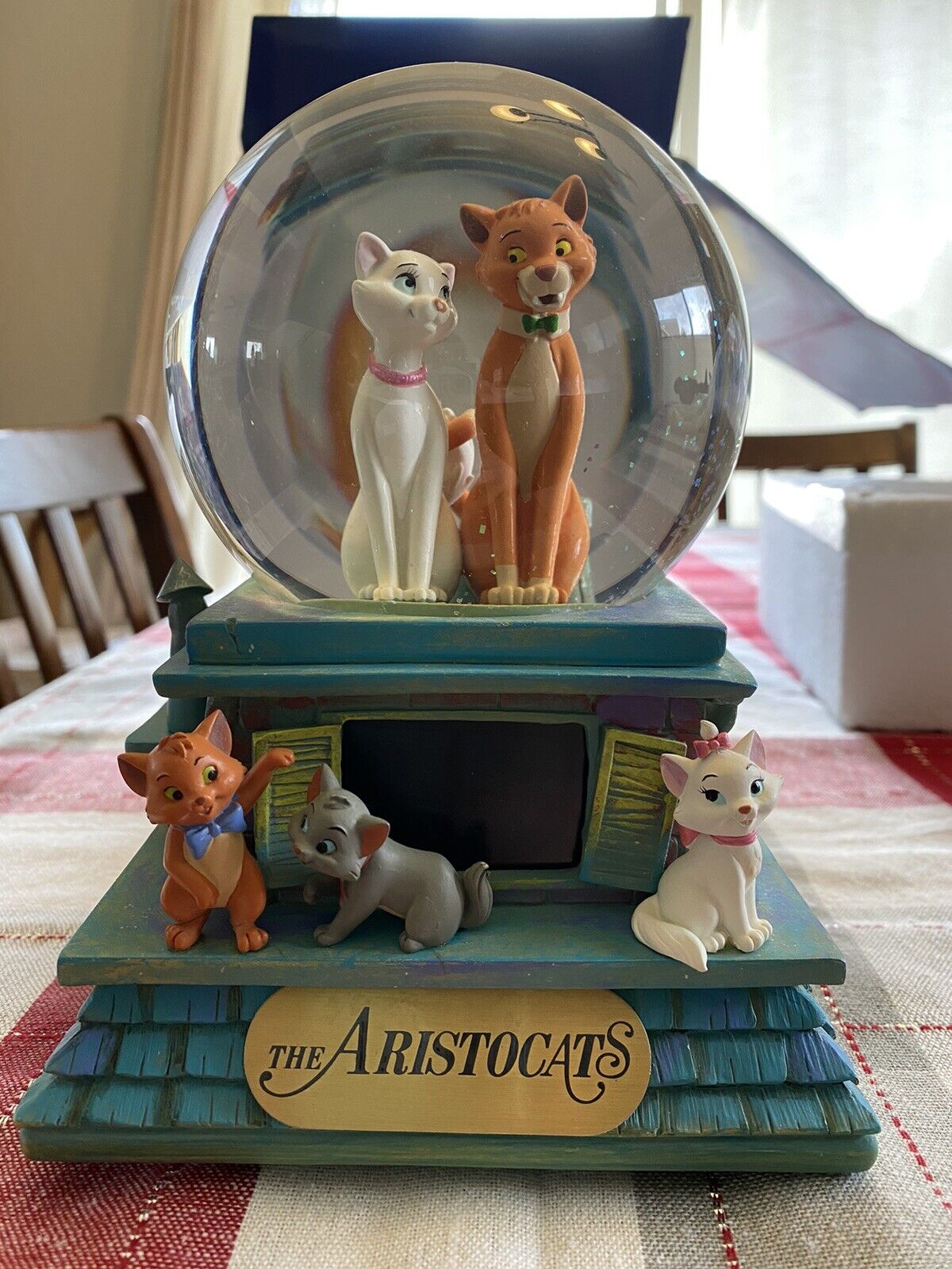 Aristocats 40th Anniversary Music Box Snow globe Lights Up