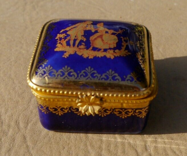 Vintage Limoges France Blue & Gold Porcelain “Courting Couple” Trinket Box 2