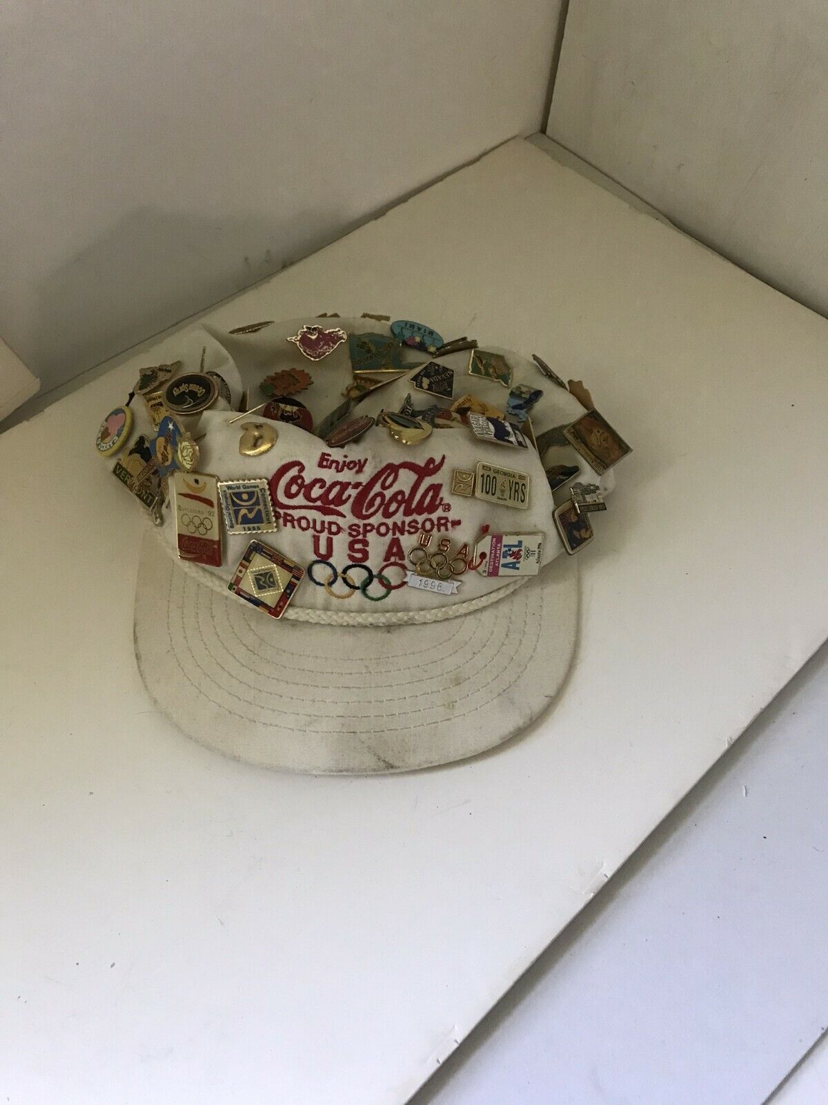 Vintage USA State & Olympics Olympic Coca Cola Cap Hat w/ 71 Clb. Pins & Badges