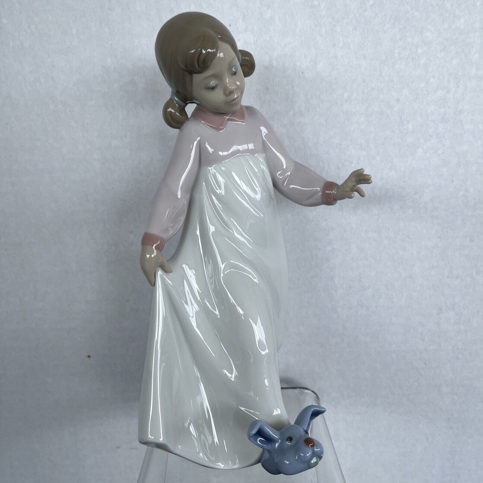 Lladro Little Girl Off to Bed with Blue Bunny Slippers #6421 Porcelain Figurine