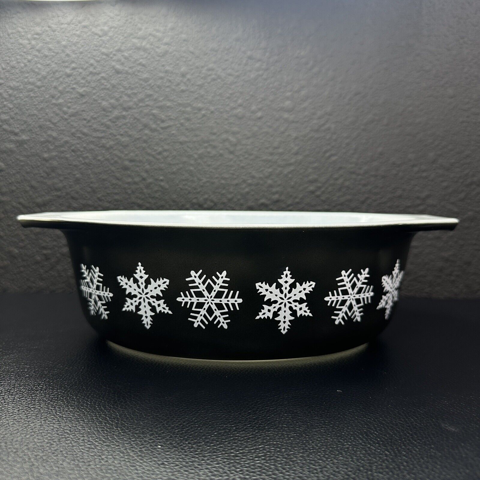 Vintage Pyrex 043 Black Snowflake 1.5 Quart Oval Casserole Dish