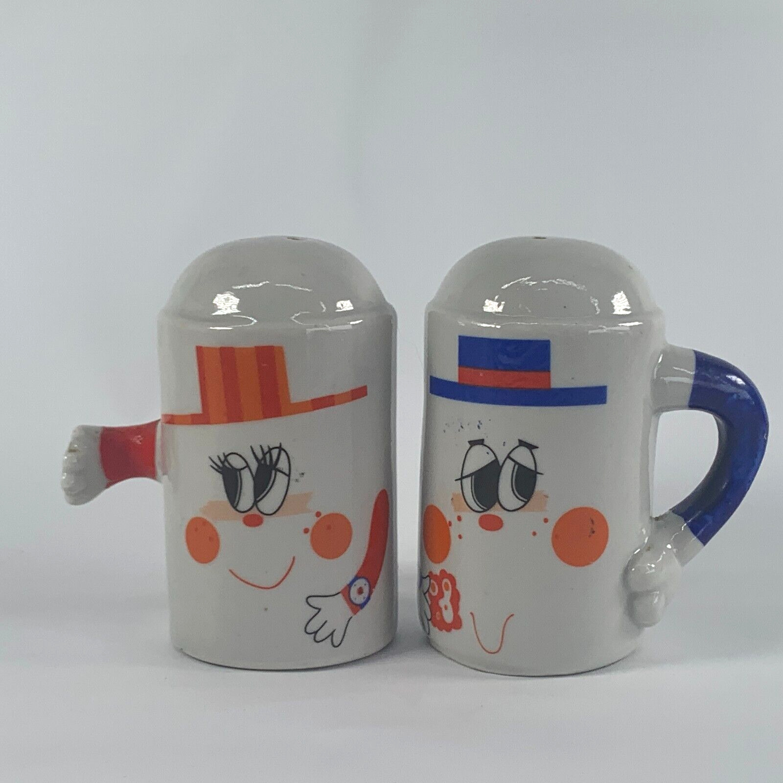 Vintage Mr & Mrs Anthropomorphic Salt & Pepper Shakers Arms Intertwined