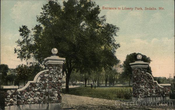 Sedalia,MO Entrance to Liberty Park Pettis County Missouri SV Postcard Vintage