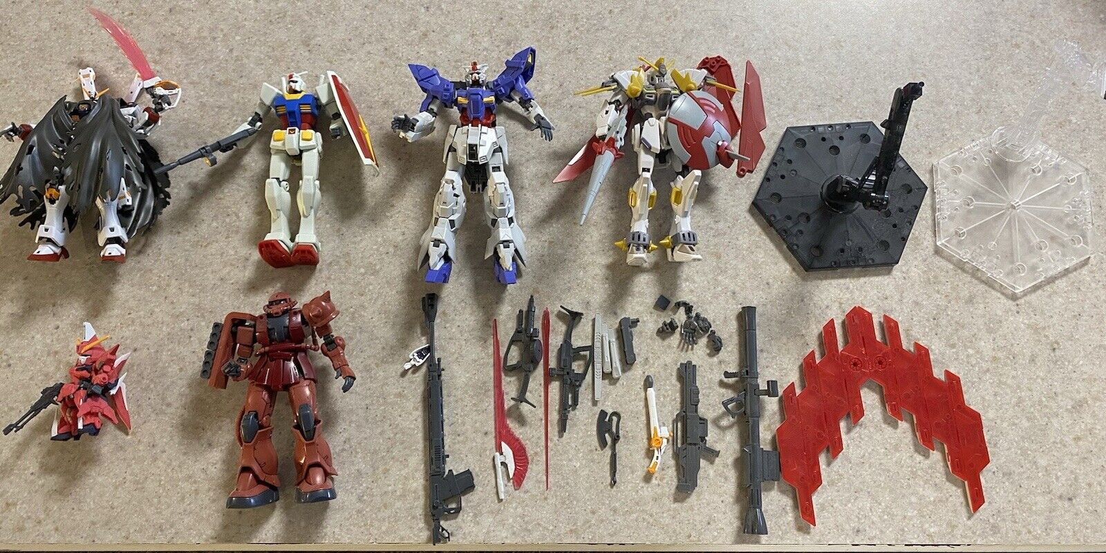 1/144 Gundam Models With Accessories 