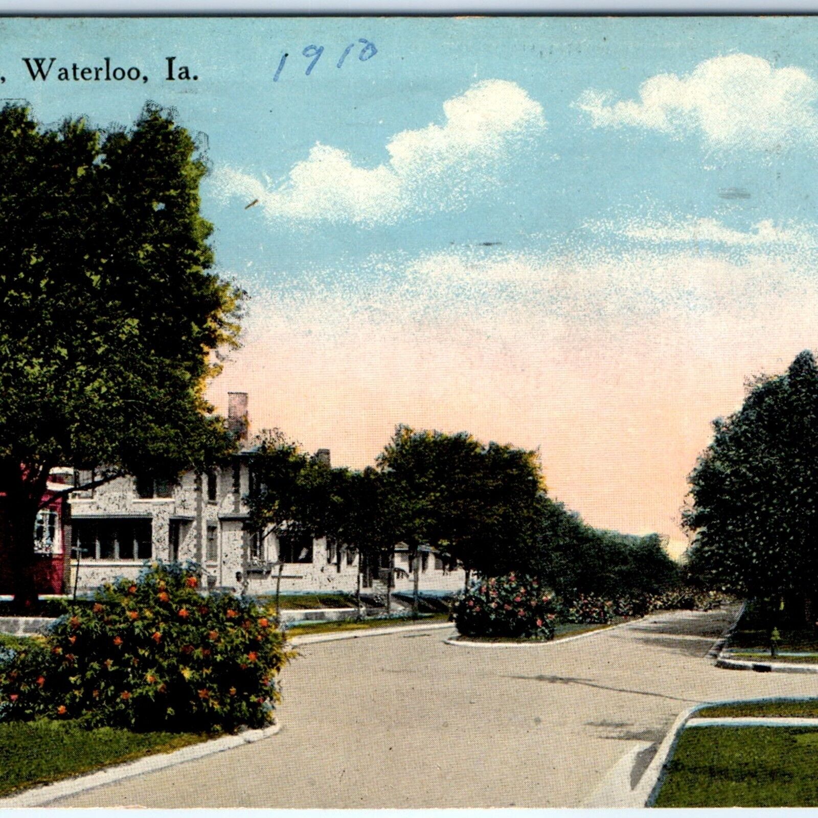 c1910s Waterloo, IA Vermont St. Residential Road Street Photo Litho Postcard A63