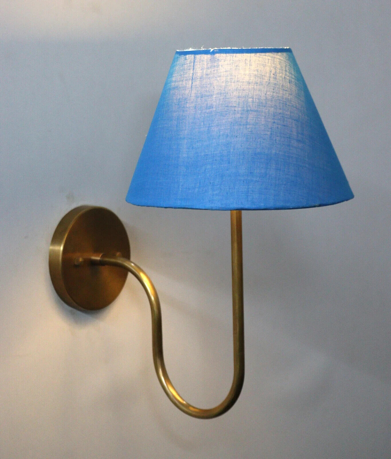 Radiant Brass Elegance Wall Lamp for Timeless Décor