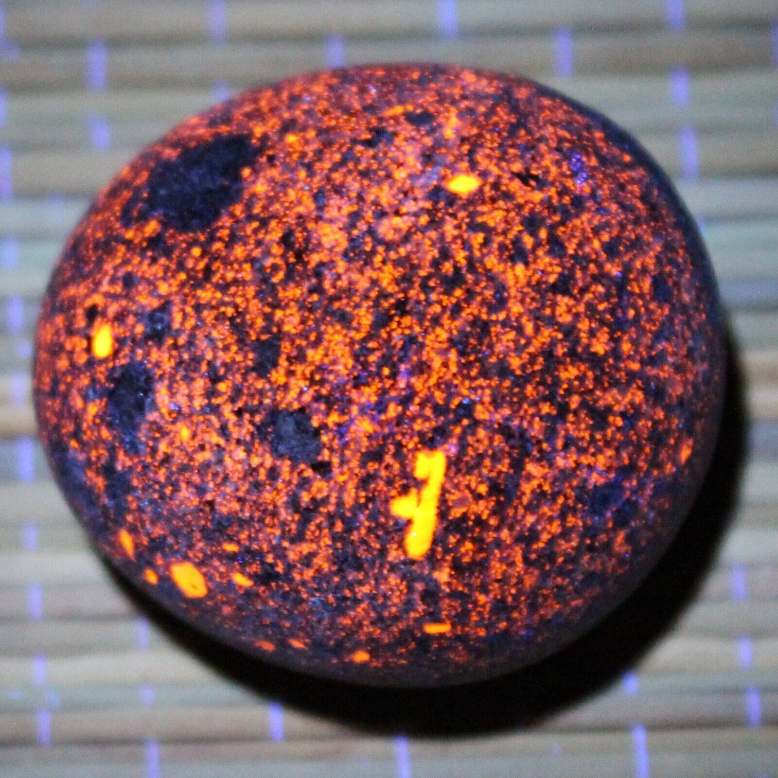 BRIGHT Yooperlite Rock from Lake Superior Fluorescent Sodalite Glowing Stone R4