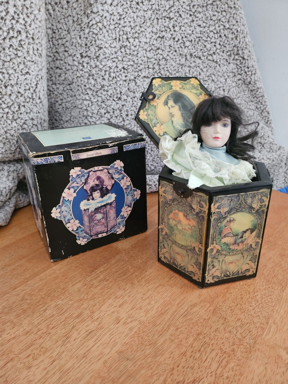 Vintage Snow White Musical Jack In The Box - Long Ago & Far Away #1616 Ensco
