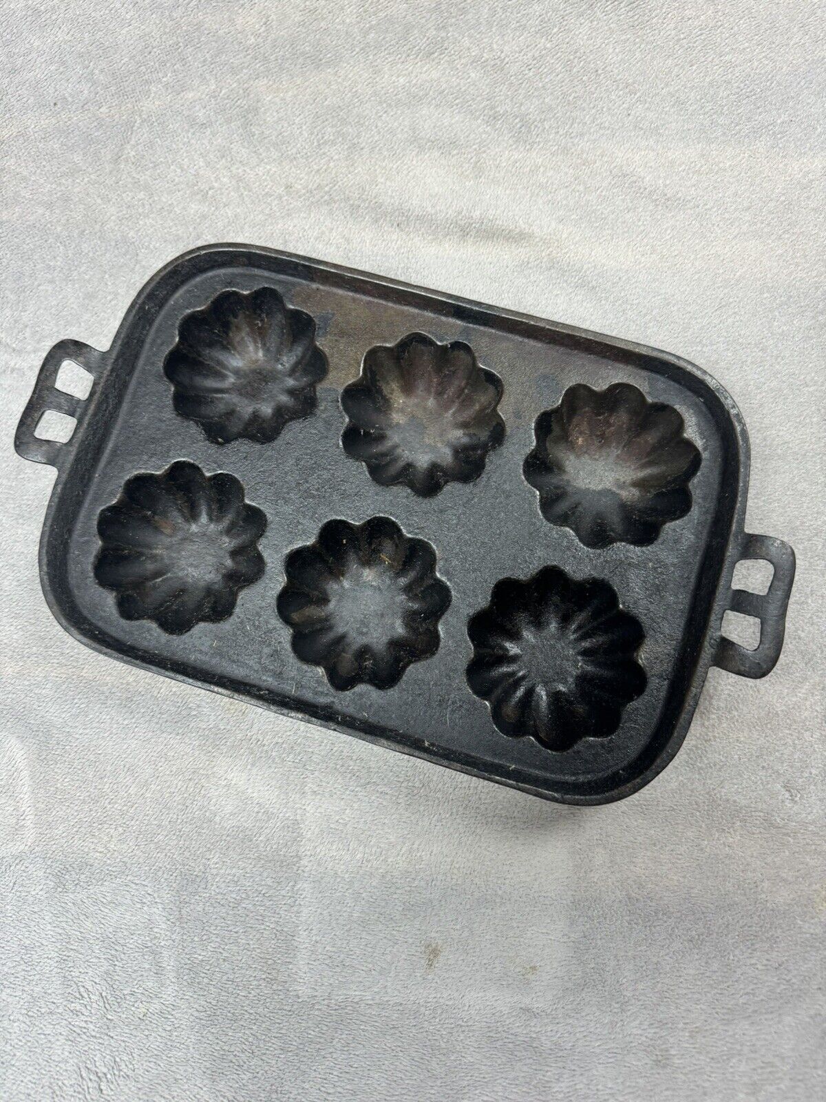 Vintage Black Cast Iron USA 6-Slot Corn Bread/Muffin Pan with Handles