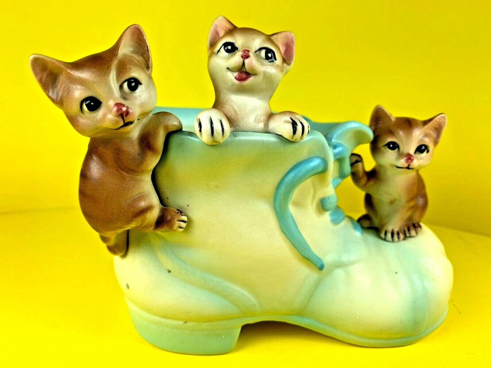 Vintage 3 Kittens On A Shoe Piggy Bank Anthropomorphic Numbered 16/662
