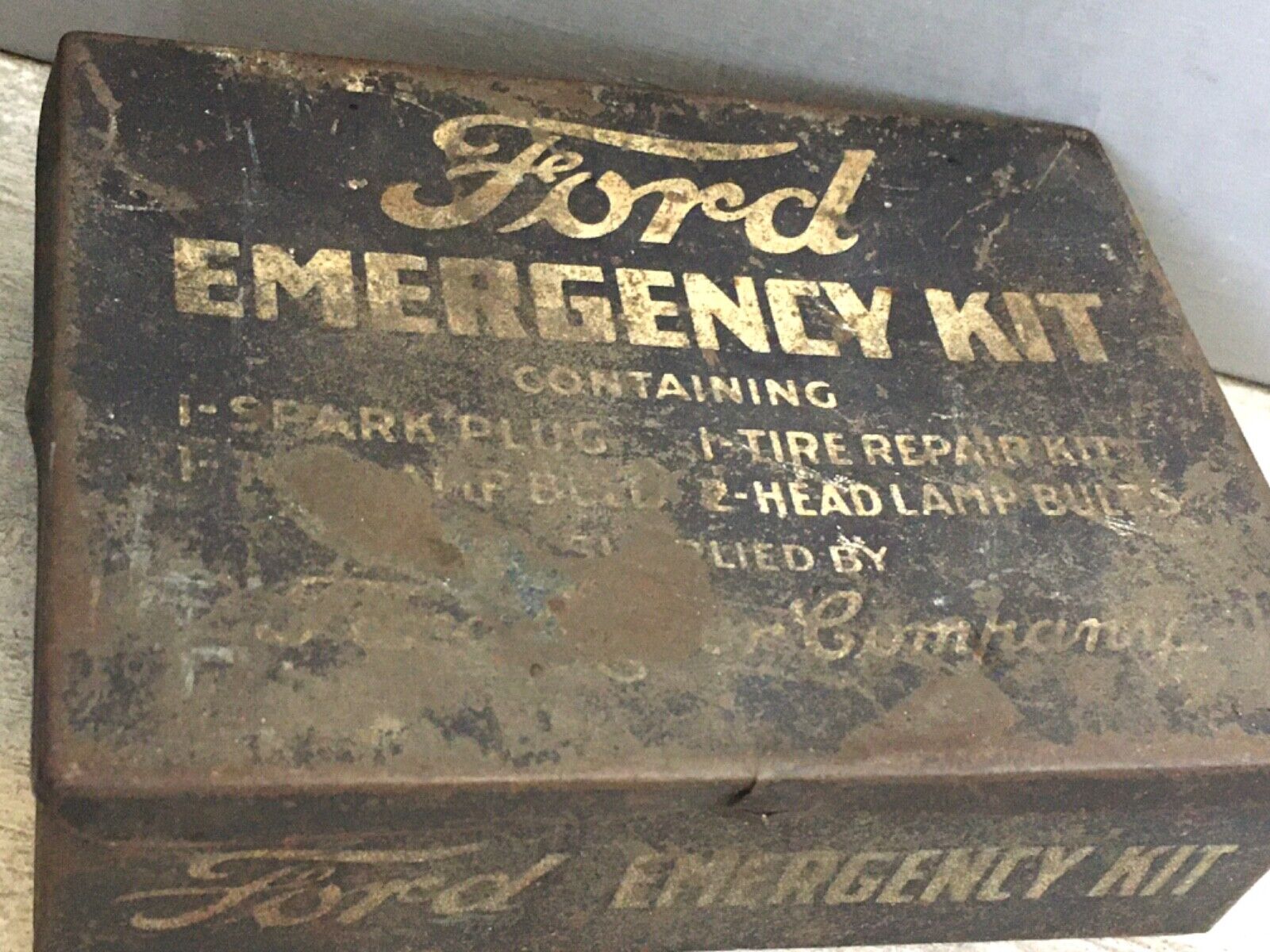 Ford Emergency Kit 1920s Model T Tee Metal Tin Box Auto Gas Oil Can Sign Empty