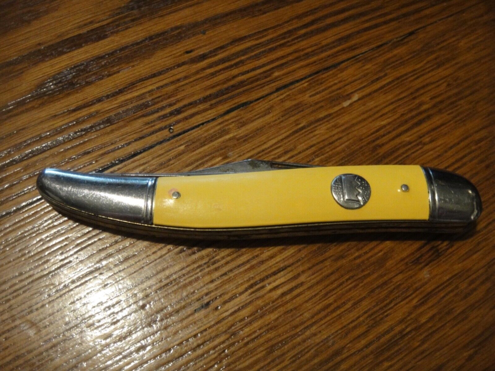 Fishing IMPERIAL Knife Yellow Vintage