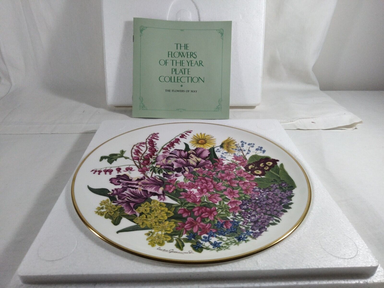 Wedgwood Franklin Porcelain May Flowers of the Year Plate 1977 Collection 