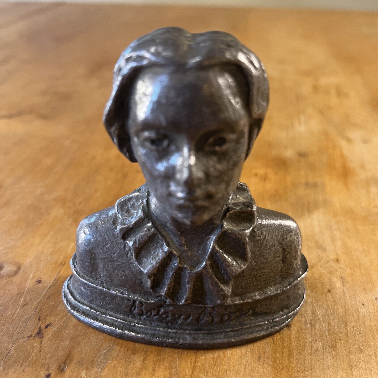 Vintage BETSY ROSS bust statue metal  3.25 X 3.5 Inches  Pewter