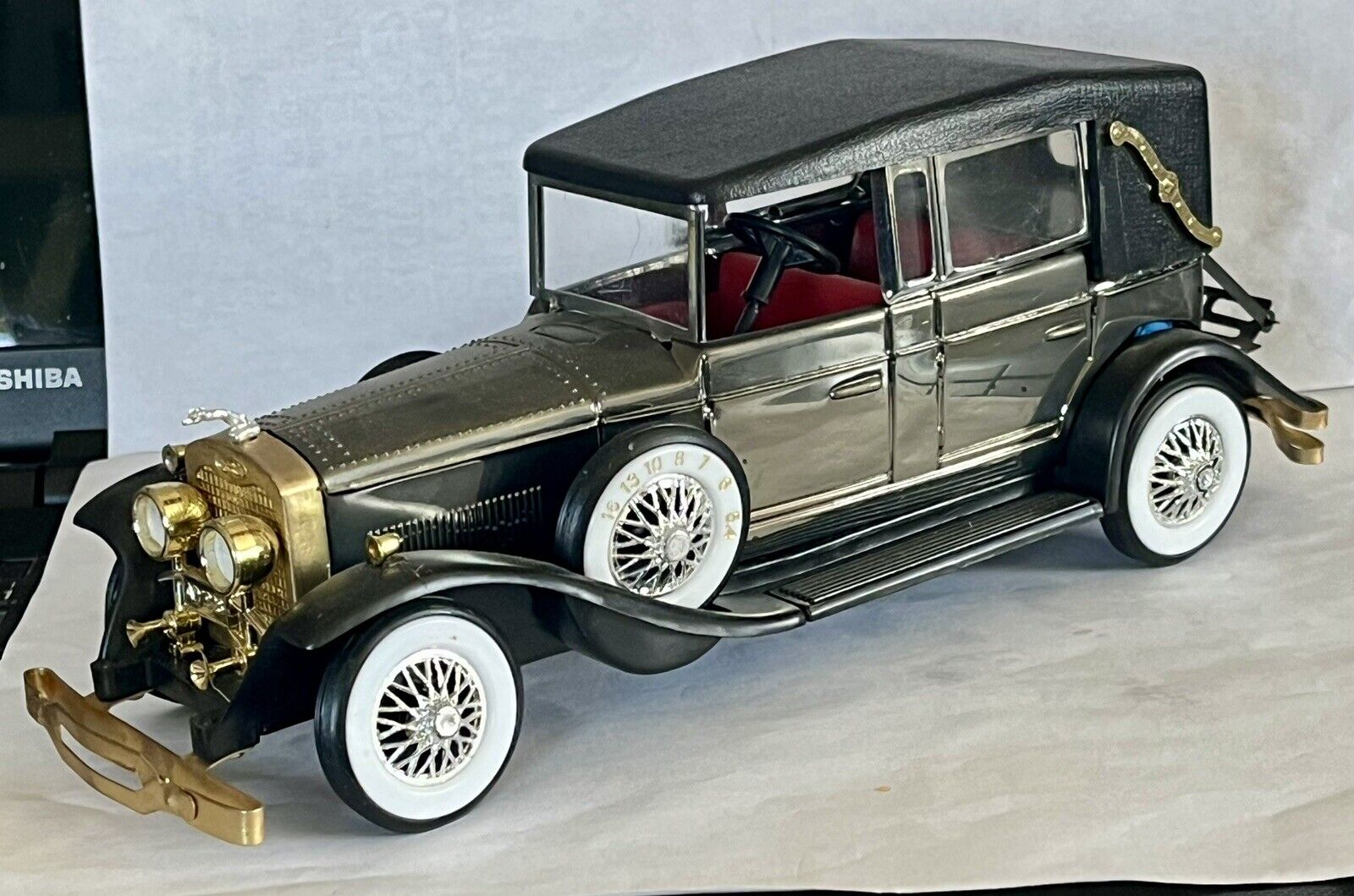 Vintage 1928 Lincoln Model L Town Car AM Transistor Radio Hong Kong ex condition