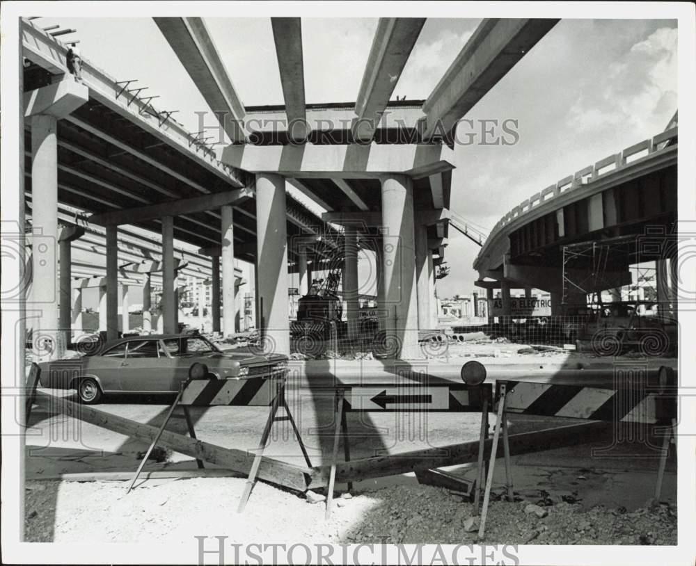 1967 Press Photo Expressway construction in downtown Miami - lra51283
