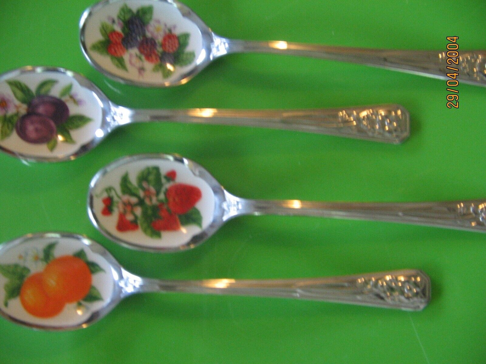 VTG Avon 4 Stainless Steel & Enamel Fruit design Spoons Very collectable w\\box\'s