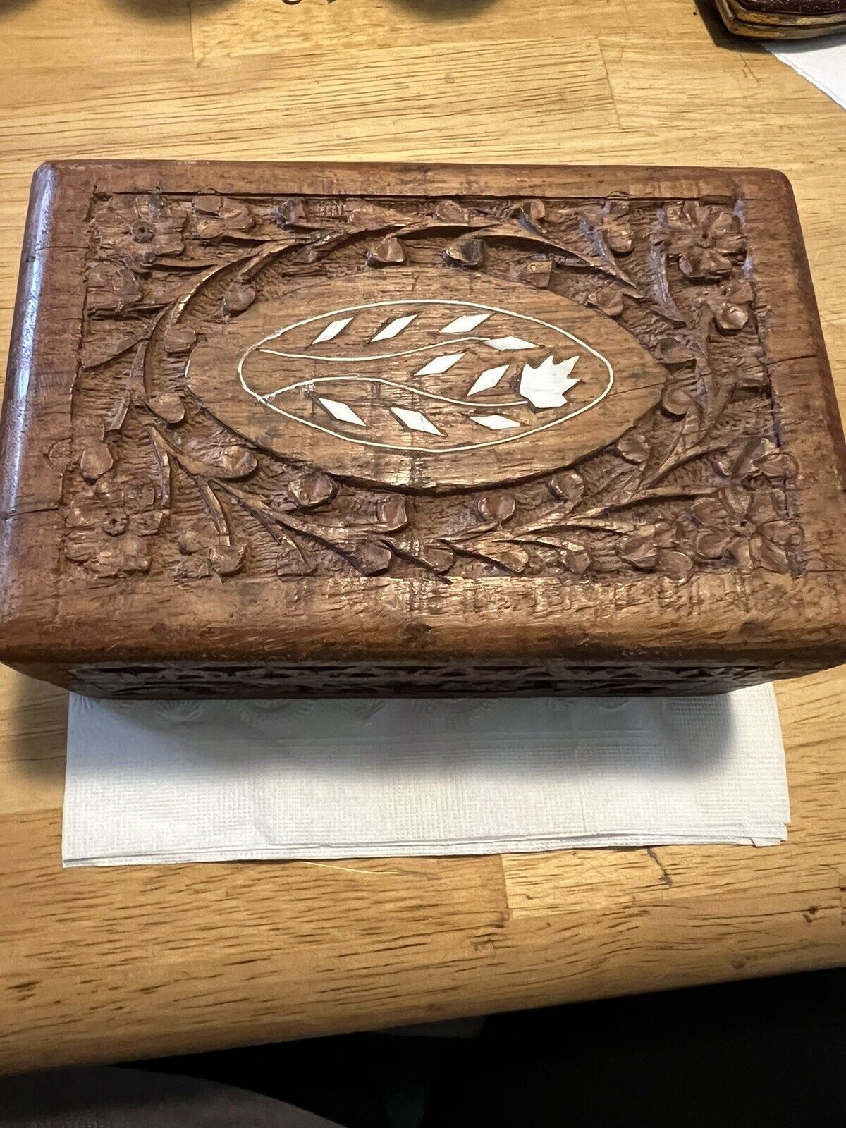 VTG CARVED WOODEN TRINKET BOX  INLAY MOTHER OF PEARL