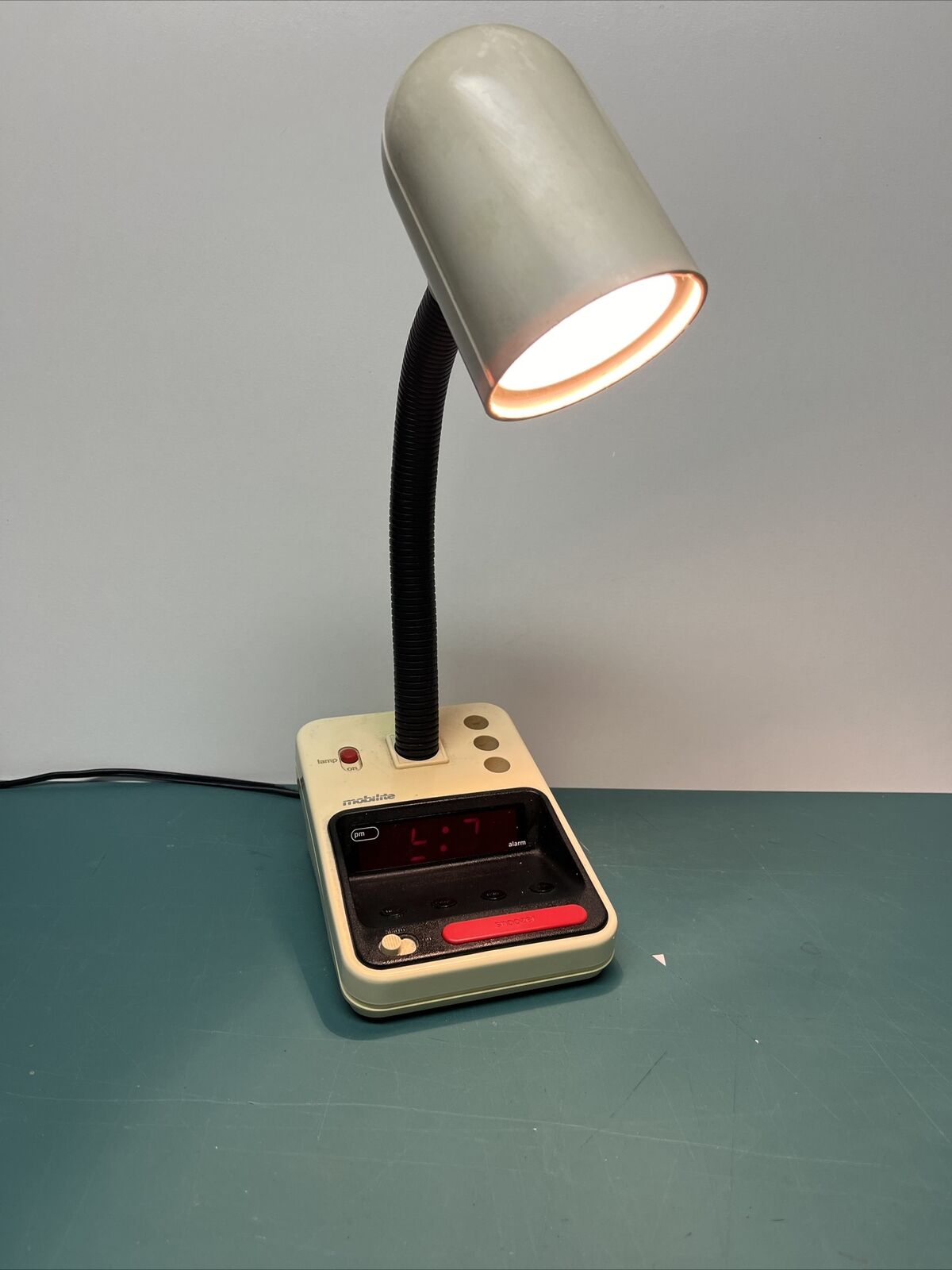 Vintage Mobilite Desk Lamp with Clock and Alarm Model M9845 Tested and Working
