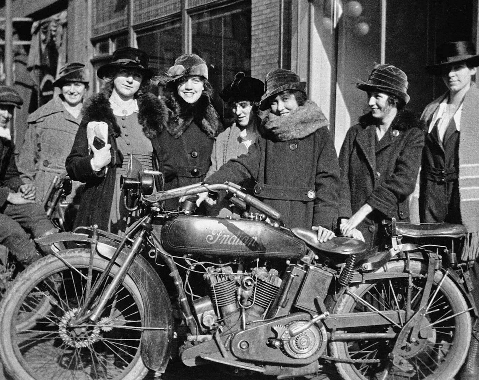 1919 GIRLS CROWD AROUND INDIAN MOTORCYCLE  Photo  (176-z)