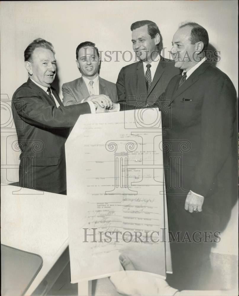 1967 Press Photo Hialeah and Metro officials at signing of sewer tie-in contract