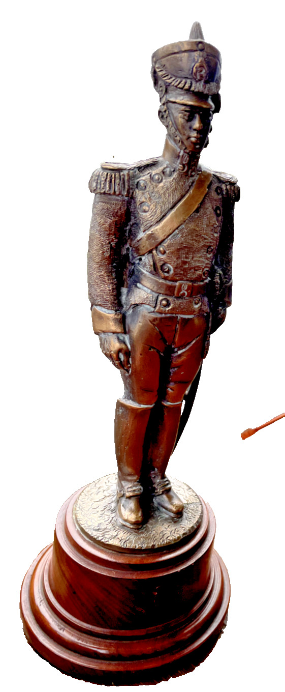 Old figure of the historical Grenadier of the Argentine Army.Solid bronze (1940)