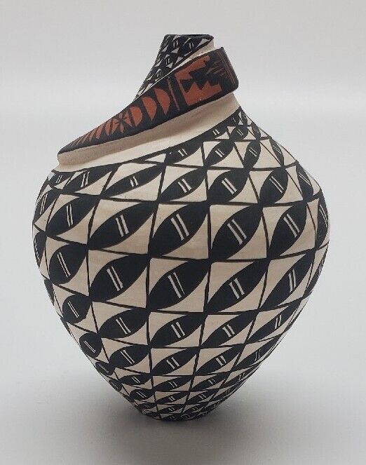 BEAUTIFUL ACOMA POTTERY W/ SPIRAL EXTRUDED STAIRWAY SIGNED BY SANDRA VICTORINO