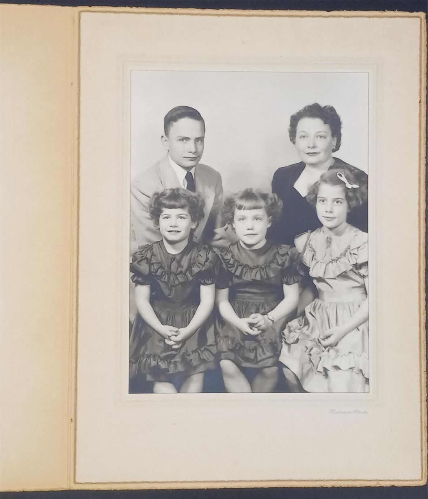 c1940 FAMILY PHOTOGRAPH MOTHER AND CHILDREN ROBINSON STUDIO PHOTOGRAPH OS1